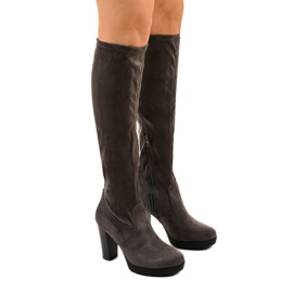 Szürke csizma a posztón Funnyfreeze öko-velúrból