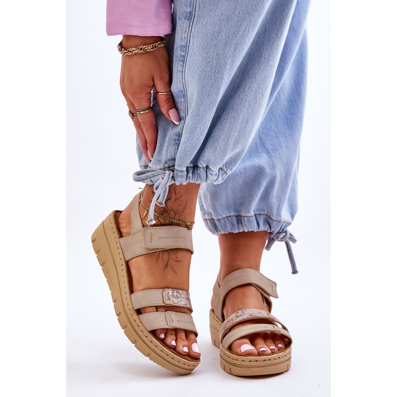 Vinceza Női bőr szandál tépőzáras bézs friss megjelenéssel 2