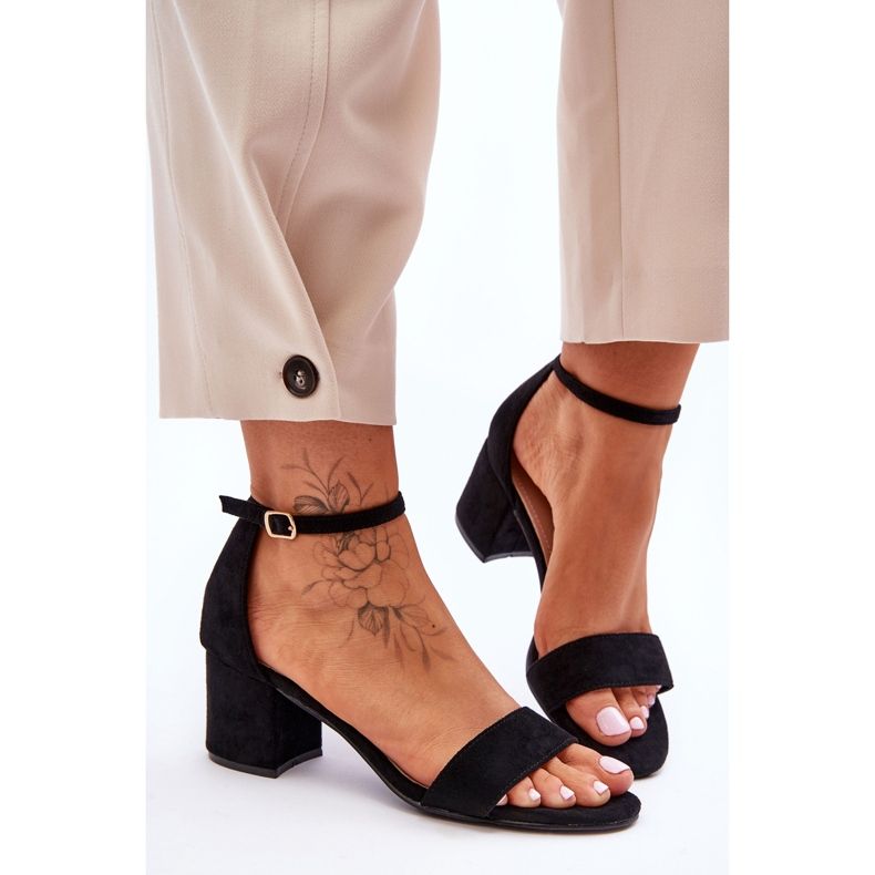 Fekete nászút alacsony sarkú klasszikus velúr szandál 1