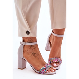 Divatos magassarkú szandál dekoratív kövekkel, szürke Love Me 1