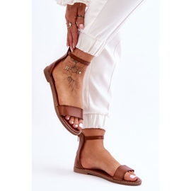 Millou barna bőr lapos cipzáras szandál 2