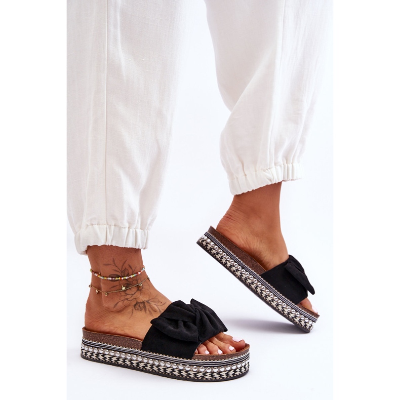 Női velúr papucs fekete Lauria masnival 1 Női velúr papucs fekete Lauria masnival 1