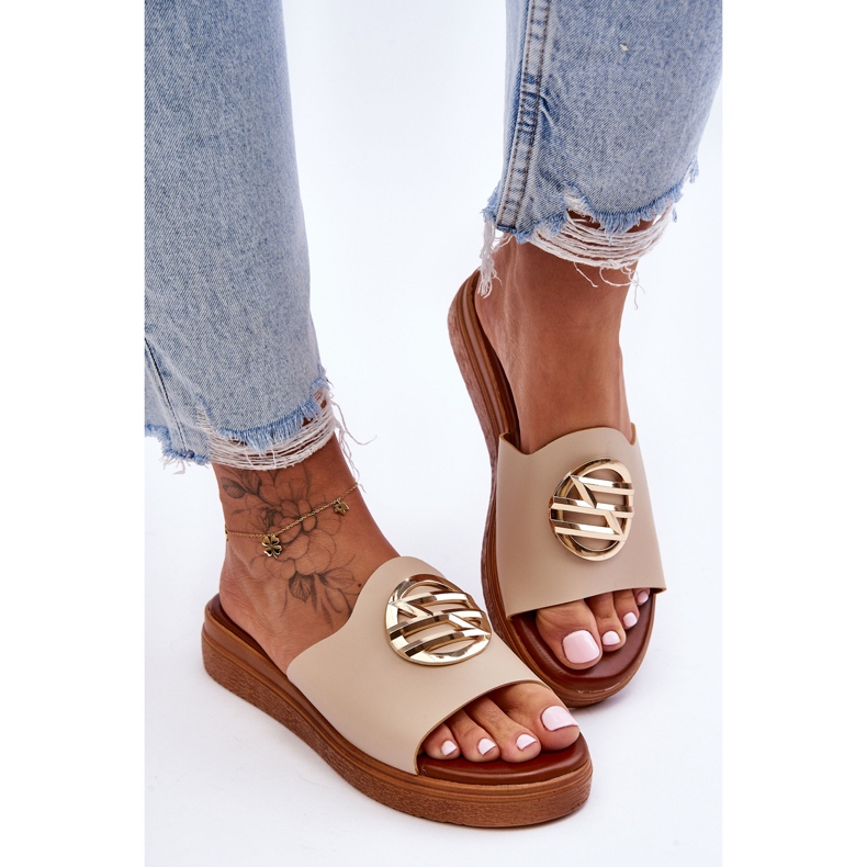 Női szandál bézs Secrets díszítéssel 1