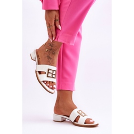 Elegáns női papucs fehér Atlantis díszítéssel 1