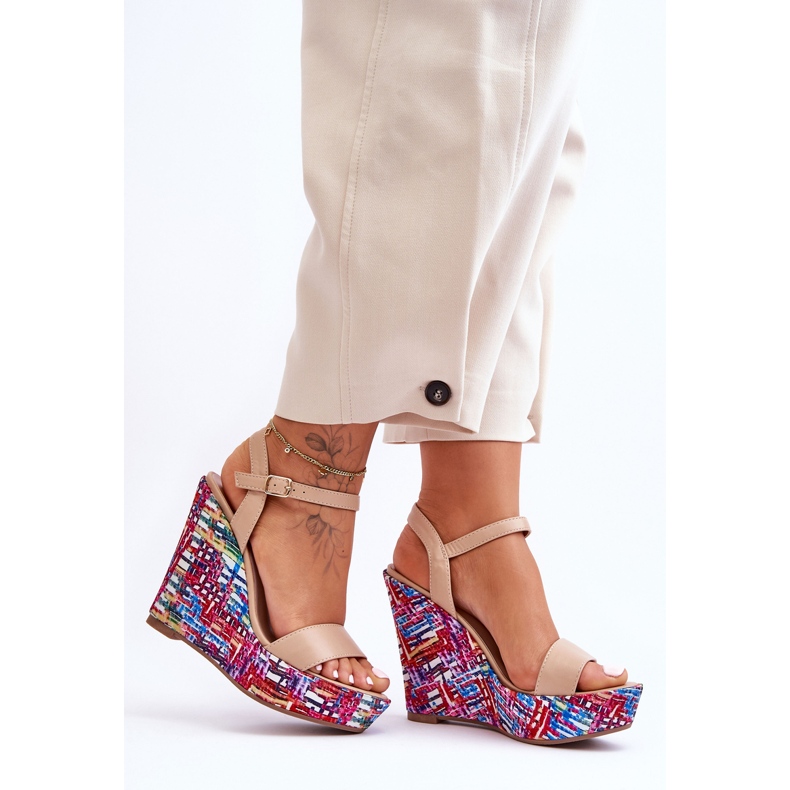 Női Szandál Egy Színes Bézs Malibu Wedge 2