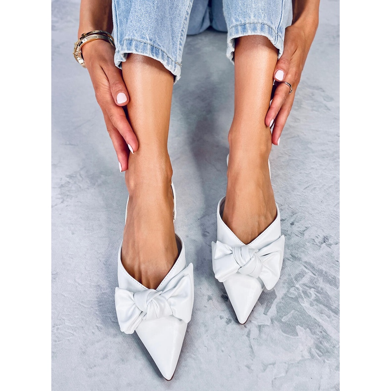 Nyitott sarkú balettcipők a Loon White-tól fehér 2