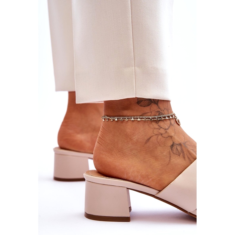 Klasszikus bézs bőr, alacsony sarkú papucs 4