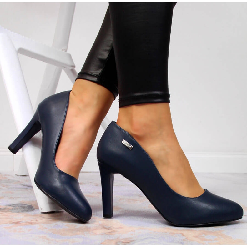 Sötétkék matt pumpák a poszton Sergio Leone-tól 1