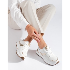 Fehér tornacipő a Shelovet platformon 1