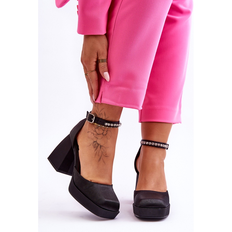 Divatos pumpák masszív sarkú cirkóniummal, fekete Adel 1