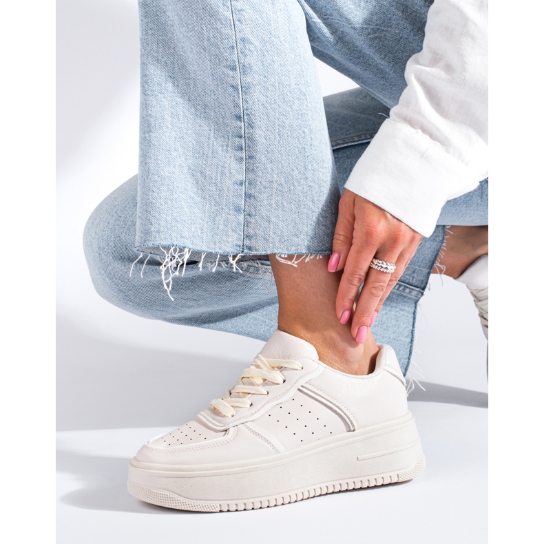 Krémes tornacipők magas platformon a Shelovet-től bézs 1