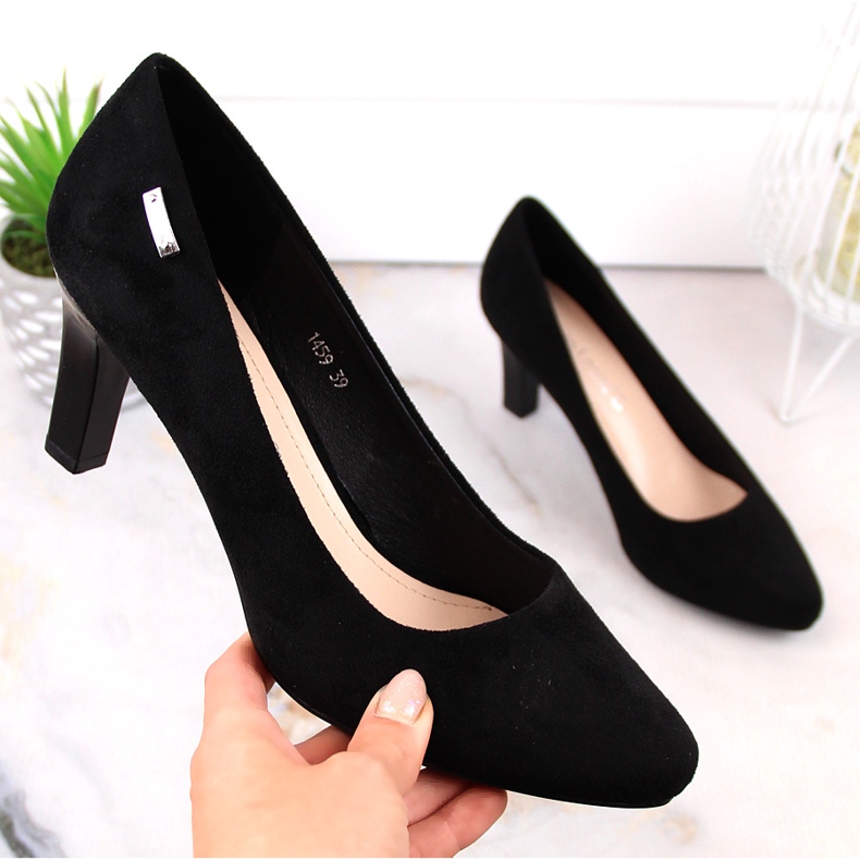 Fekete velúr pumpák a Sergio Leone-tól 1