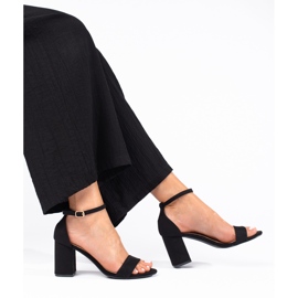 Klasszikus női szandál bézs Shelovet oszlopon fekete 1