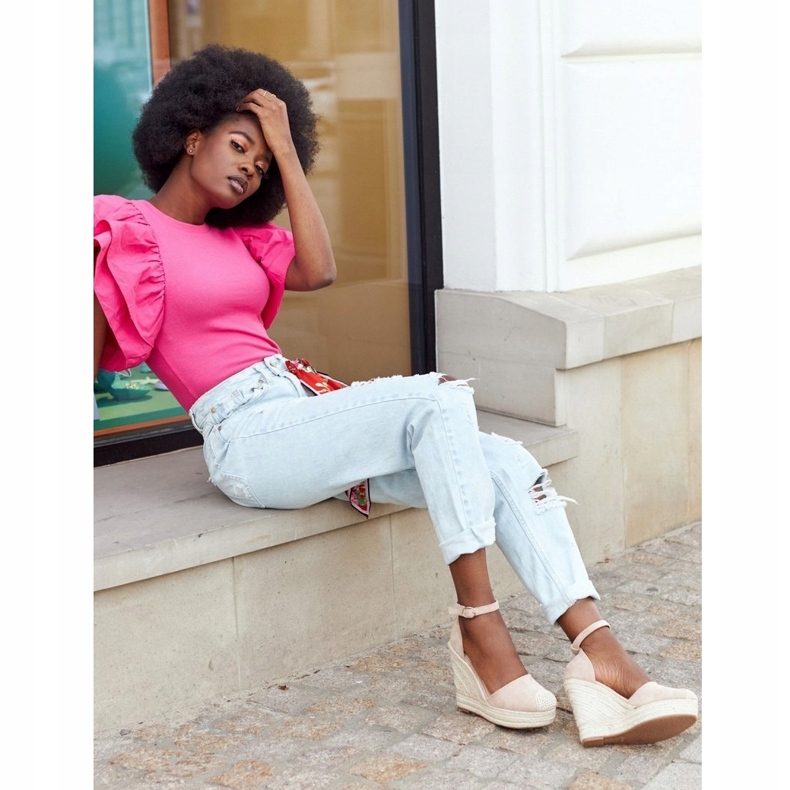 Bézs ék szandál zsinórral 4