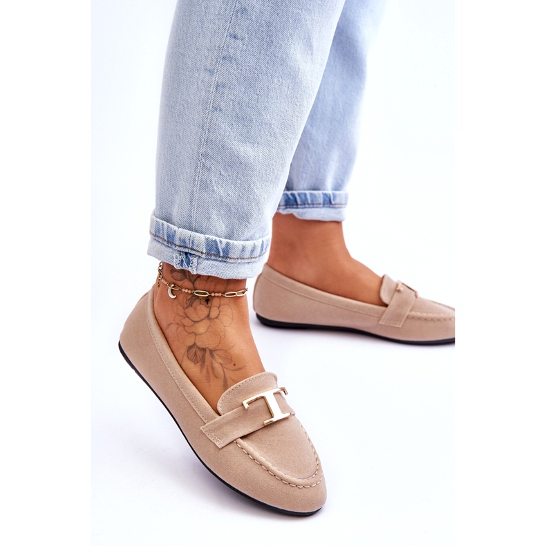 Klasszikus felbújós mokaszinok díszítéssel, világos bézs 2