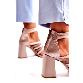 Női bőr szandál egy masszív bárban Maciejka 05514-04 bézs-arany 2