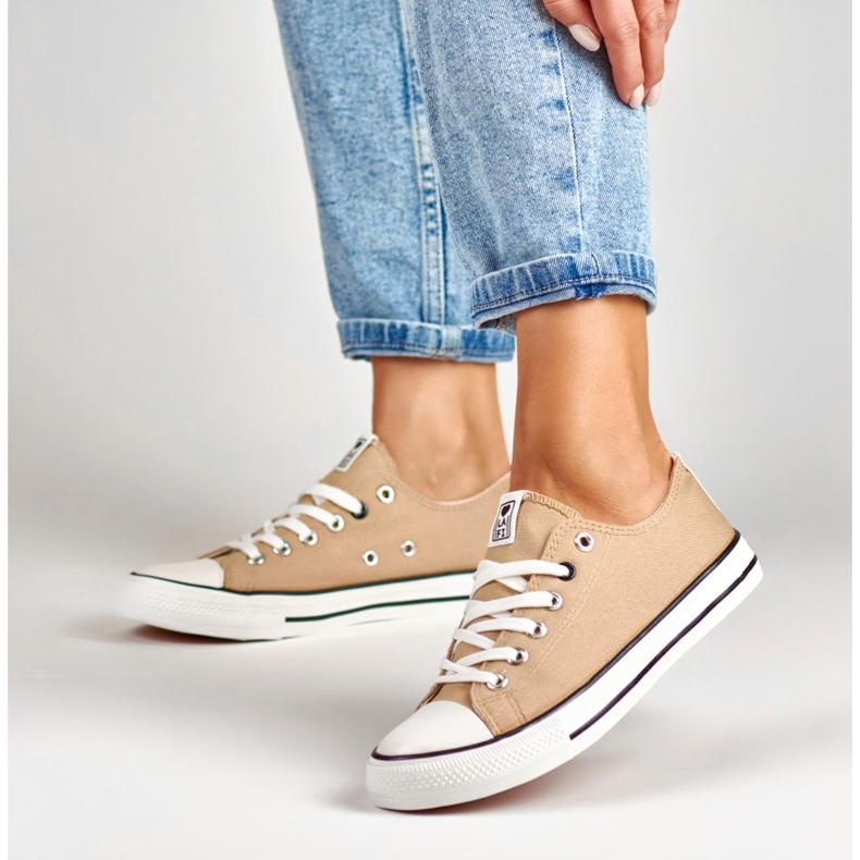 Bézs színű tornacipő a La.Fi-től 1