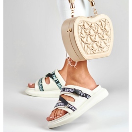 Stílusos fehér papucs a La.Fi-től 1