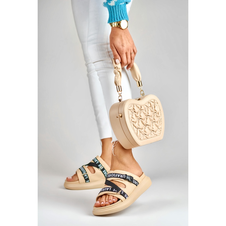 Stílusos bézs papucs a La.Fi-től 2