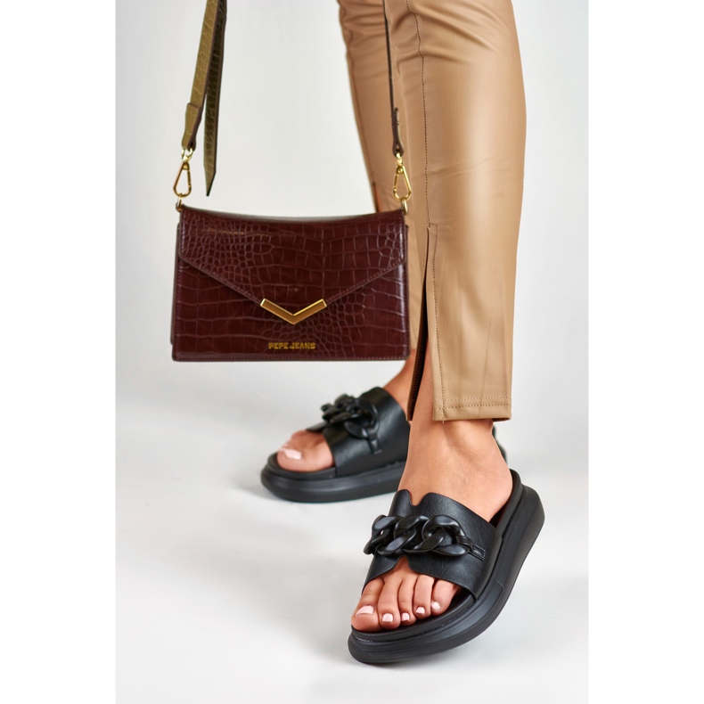 La.Fi Fekete papucs lánccal 2 La.Fi Fekete papucs lánccal 2