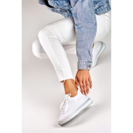 Fehér ék alakú sportcipő 1