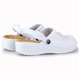 Kényelmes női papucs fedett ujjakkal fehér 1