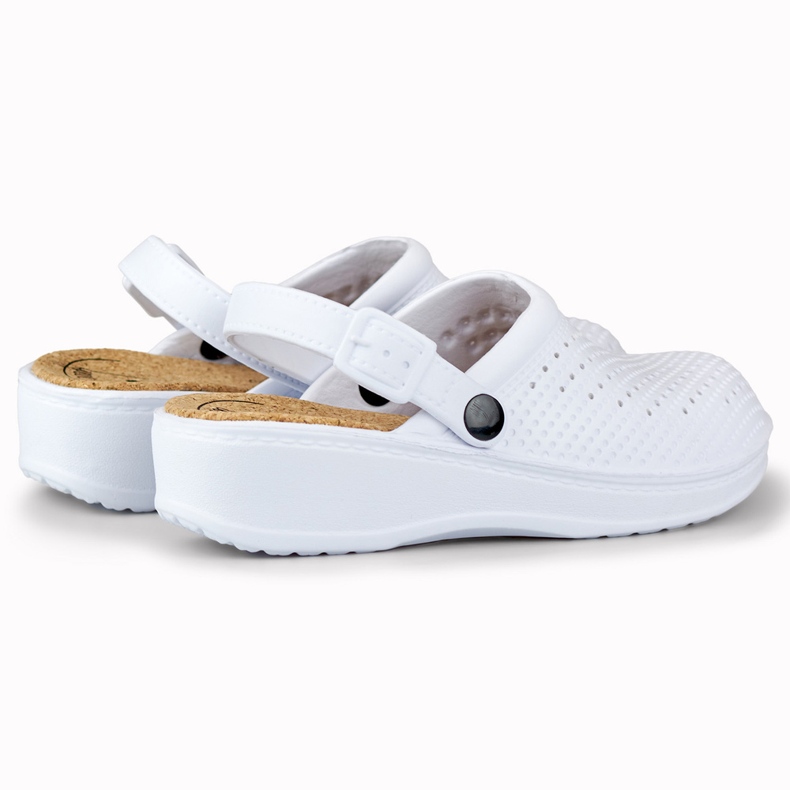 Kényelmes női papucs fedett ujjakkal fehér 1