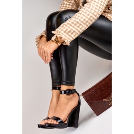 Fekete lakkozott magas sarkú szandál 1