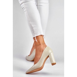 Világos szivattyúk egy eco-bőr oszlopon szürke 1