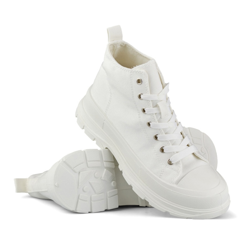 Fehér tornacipő a boka fölött 1