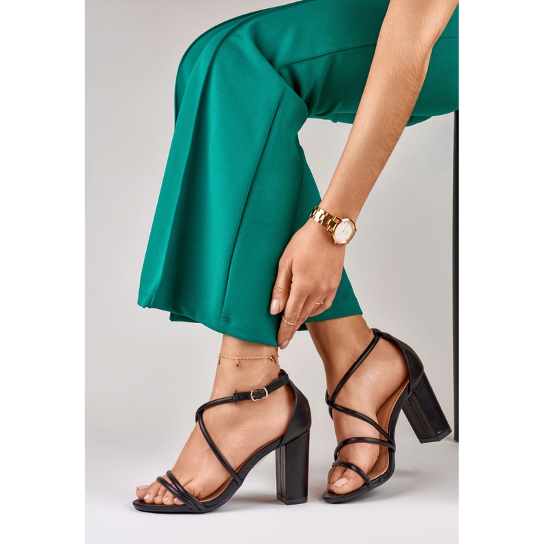 Fekete női szandál az Isan poszton 1