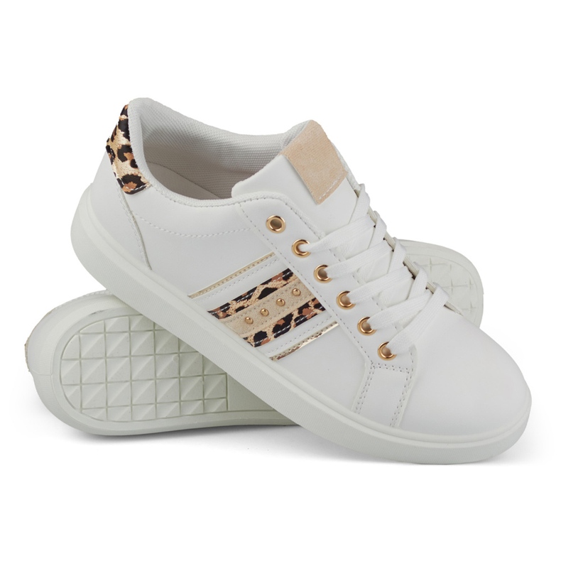 Fehér női sportcipő finom díszítéssel 2