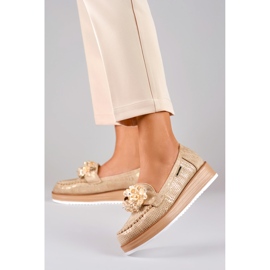 Áttört cipő a platformon, díszítéssel bézs 2