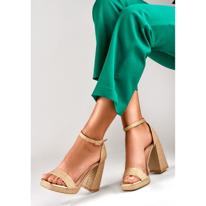 Arany fényes szandál széles magas sarkon aranysárga 1