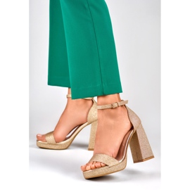 Arany fényes szandál széles magas sarkon aranysárga 2