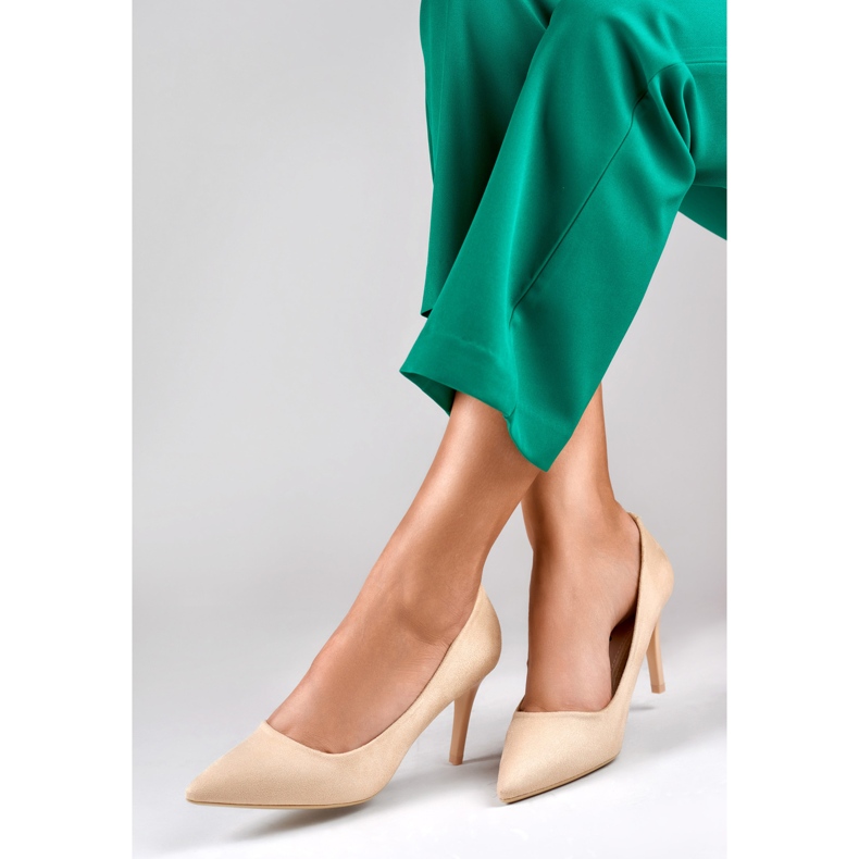 Bézs klasszikus velúr magassarkú 1