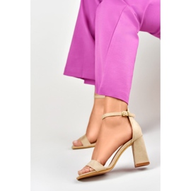 Bézs színű magas sarkú szandál 1