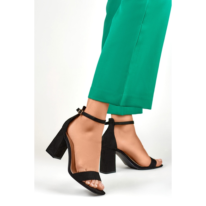 Fekete magas sarkú szandál 1