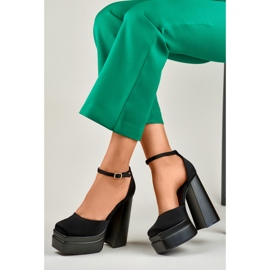 Fekete magas sarkú szandál a Libby márkától 1