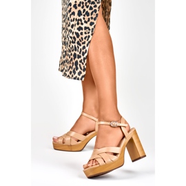 Női bézs szandál a poszton 1 Női bézs szandál a poszton 1