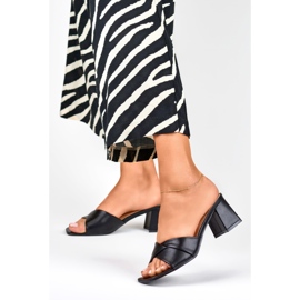 Női fekete papucs alacsony sarkon 1