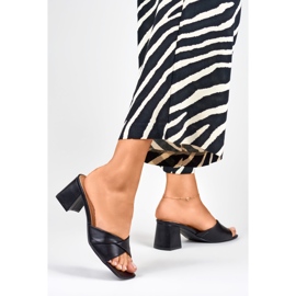 Női fekete papucs alacsony sarkon 2