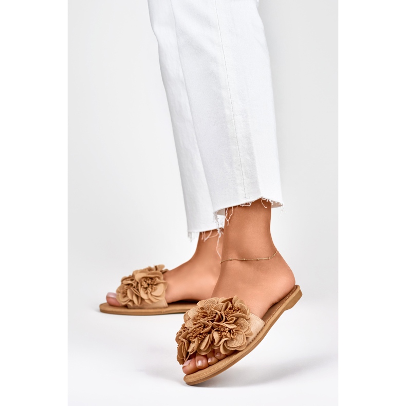 Lapos, virágos női papucs barna 2