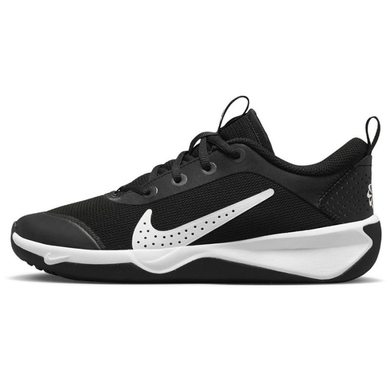 Nike Omni Multi-Court Jr. DM9027 002 cipő fekete 1