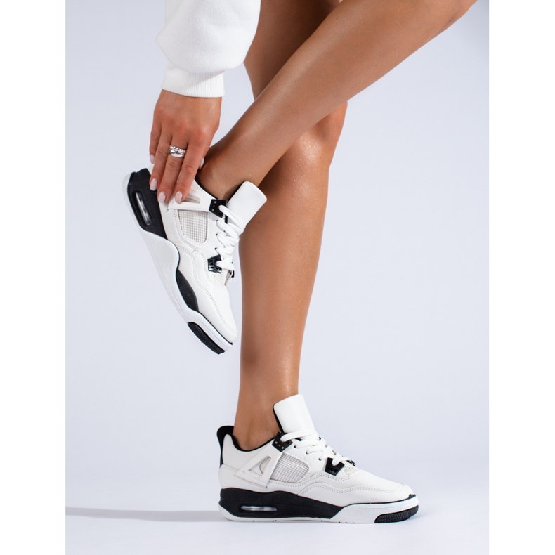 Fekete-fehér tornacipő vastag talppal a Shelovet cégtől 1