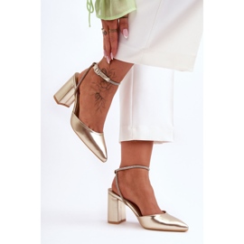 Bőr szivattyúk dekoratív szíjjal Golden Lirosa aranysárga 1