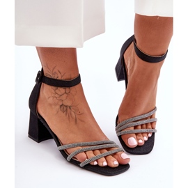 PG1 Fényes sarkú szandál fekete Enenor 1