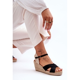 Női velúr szandál egy fonott éken, fekete Tessa 2