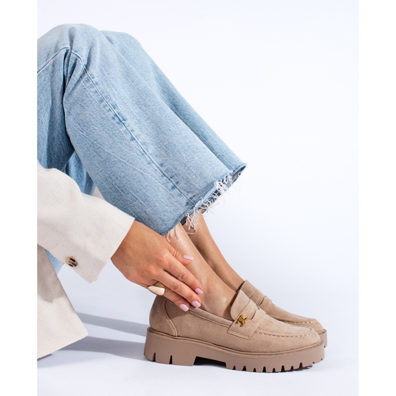 Klasszikus velúr világos bézs női cipő a Shelovet márkától 1