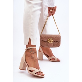 Bőr klasszikus szandál bézs zipola sarkon 1